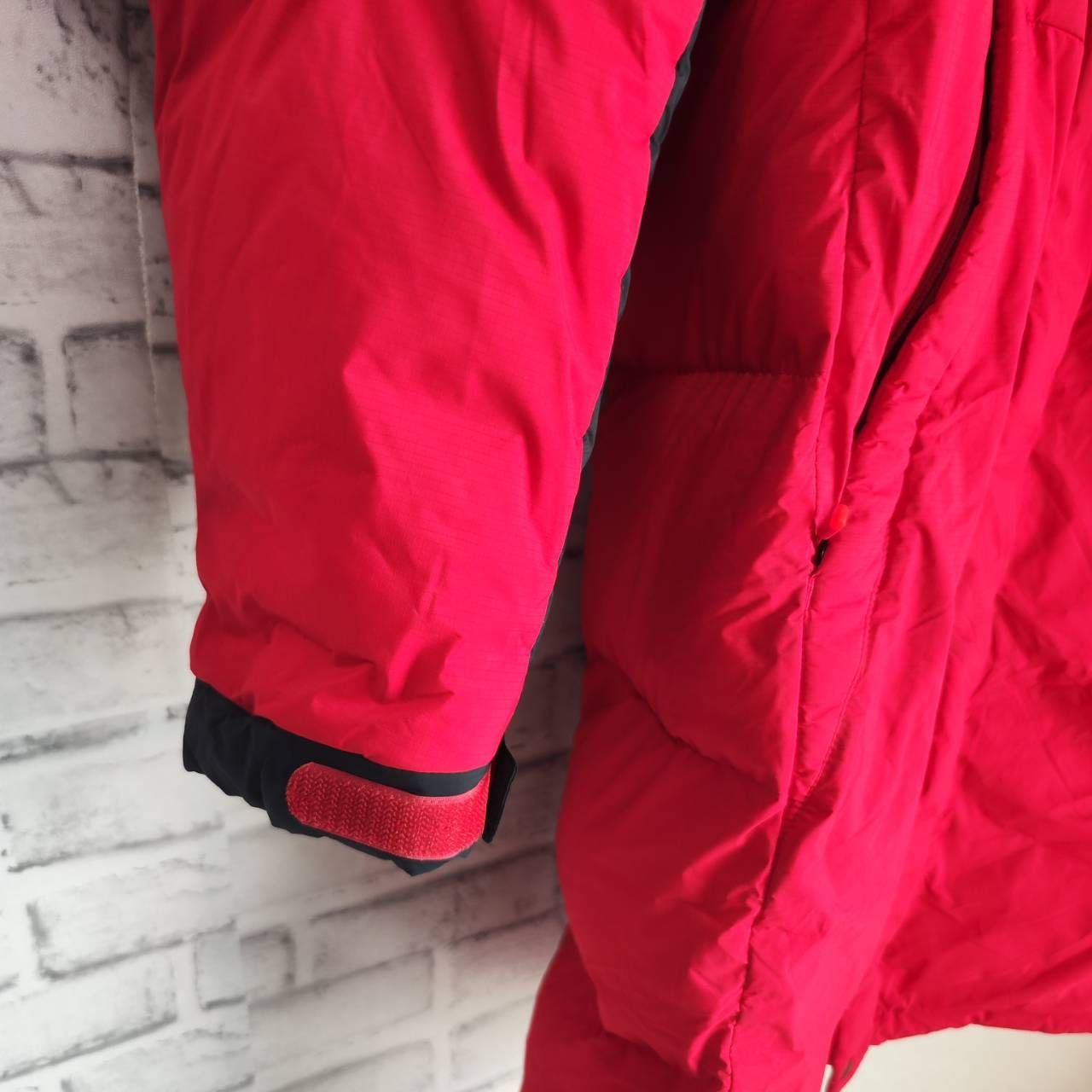 ノースフェイス【THE NORTH FACE】マウンテンダウンコート 赤黒 ノースフェイス【THE NORTH FACE】マウンテンダウンコート 赤黒