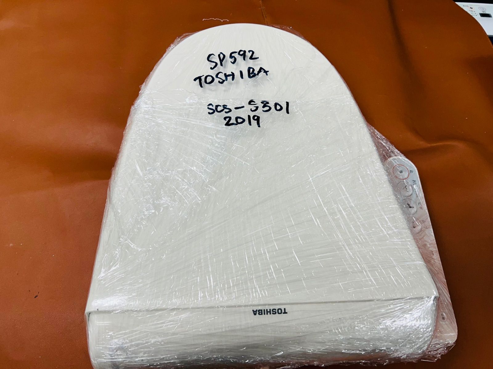 SP592 TOSHIBA 温水洗浄便座 SCSーS301／2019年製 - メルカリ