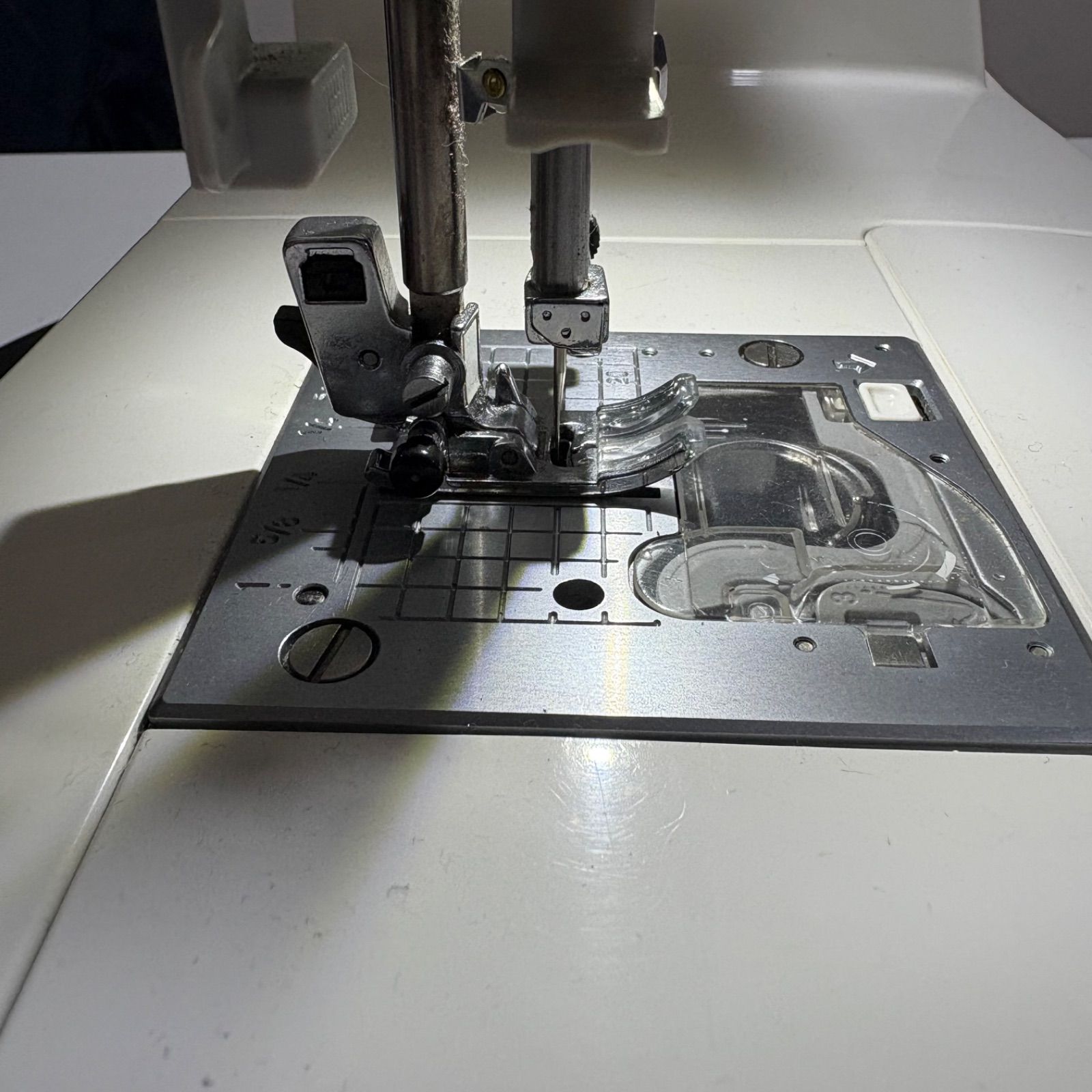 HZL-V2000 コンピューターミシン