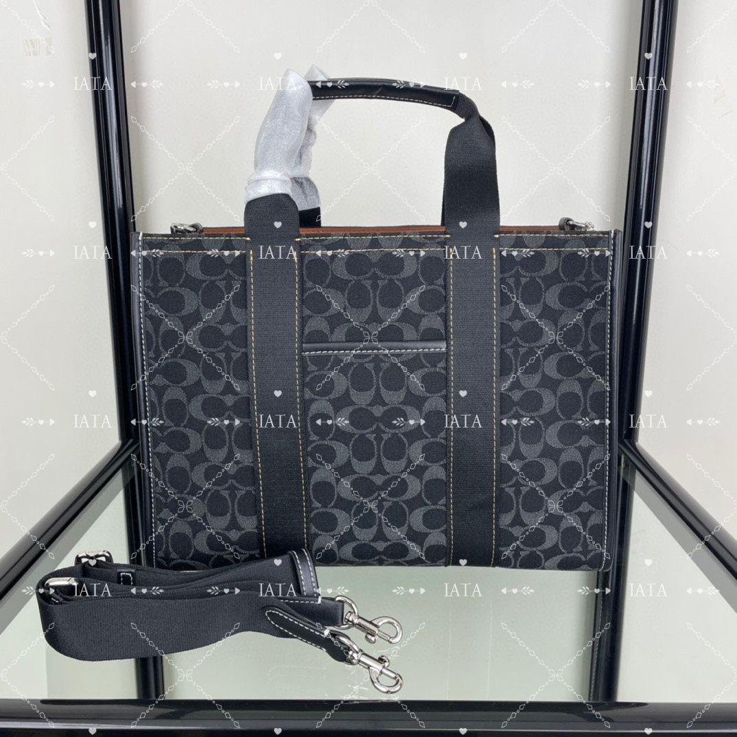 新品coach スミス トート・シグネチャー デニムユニセックスCP105