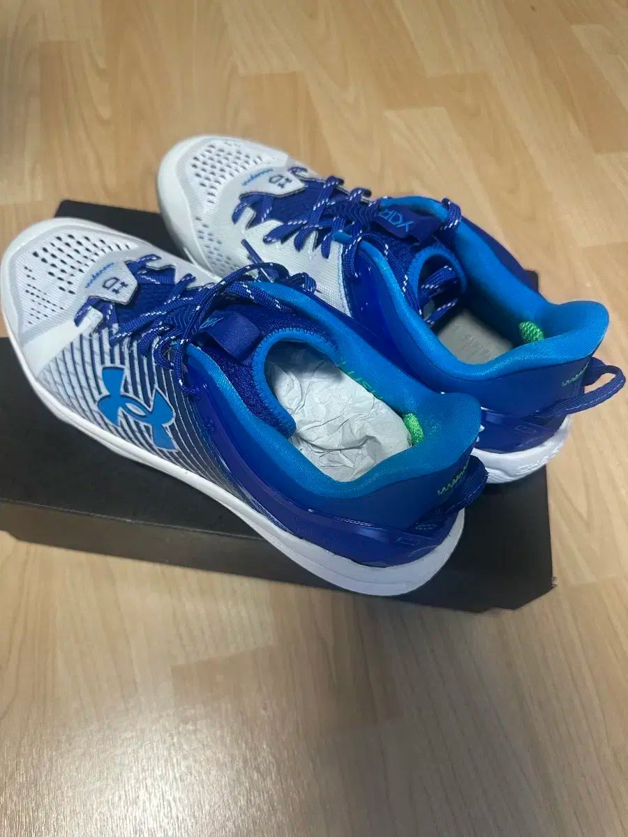 A i様 Under Armour BSBL スパイク ホワイト/ブルー Under Armour DSBL