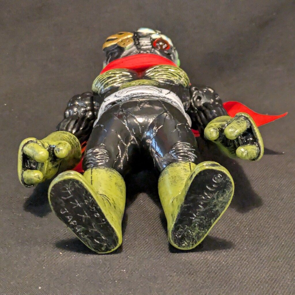 REALHEAD カオスマン1号 電光石火 黒成型/メタ赤/青/黒マフラー 2025年