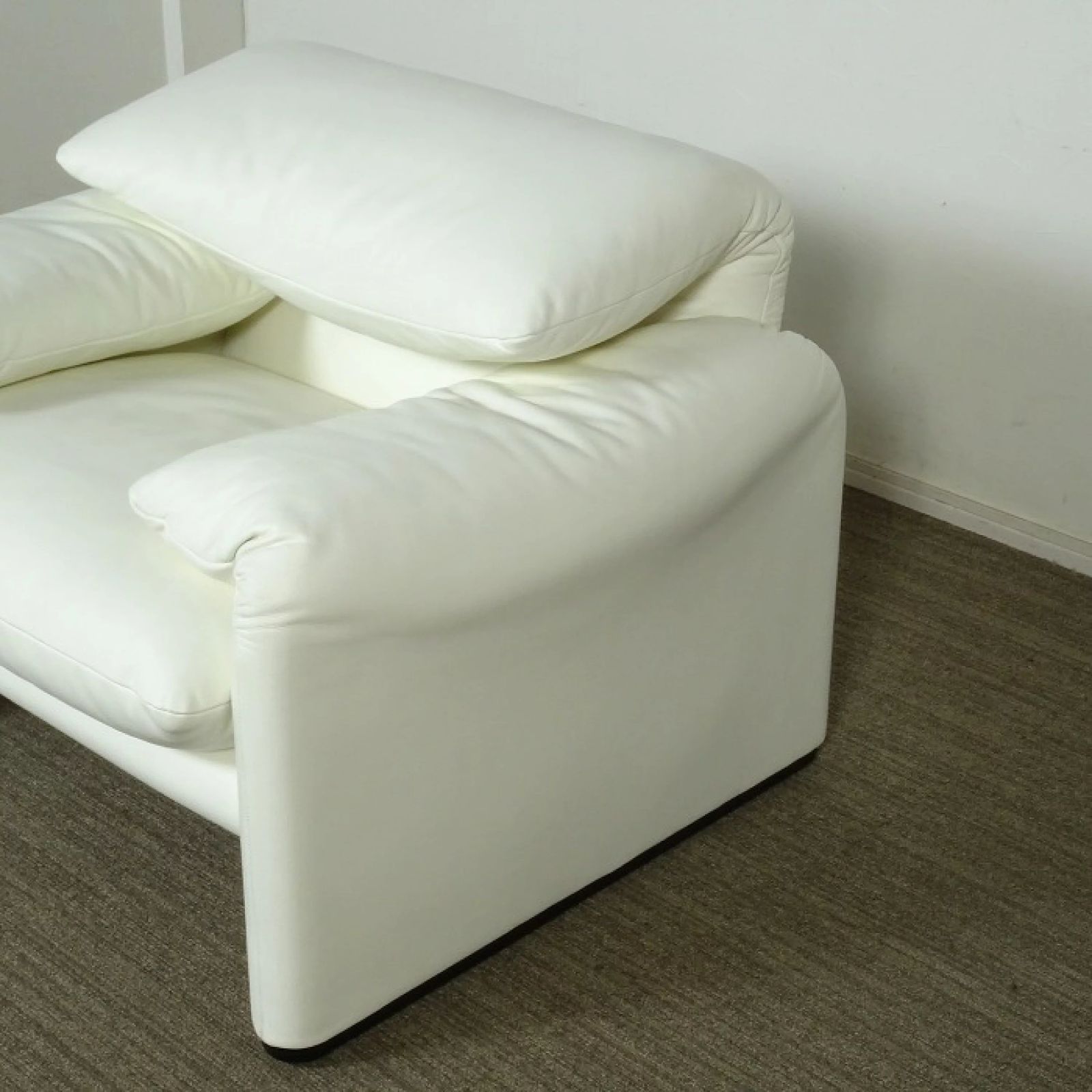 ◾︎SELUNO◾︎ 展示 Cassina カッシーナ 675 MARALUNGA マラルンガ 1人掛けソファ X白本革 149万 v721 NEXPOTALLINN_EU