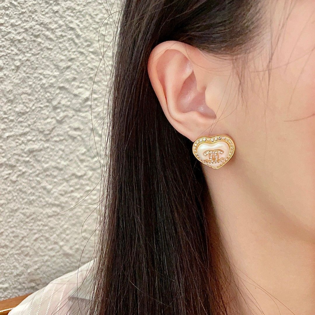 今日特価】Chanel ヴィンテージ アルファベットピアス！全国送料
