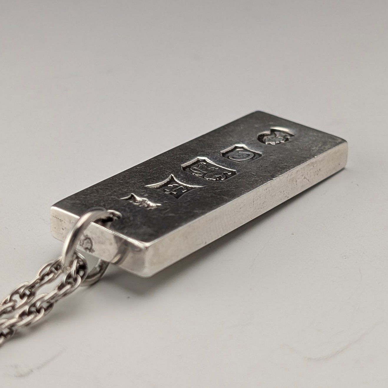 英国ビンテージ 純銀 925 スターリングシルバー インゴット ネックレスペンダント チャーム フォブ ロンドン ホールマーク 刻印 1978年