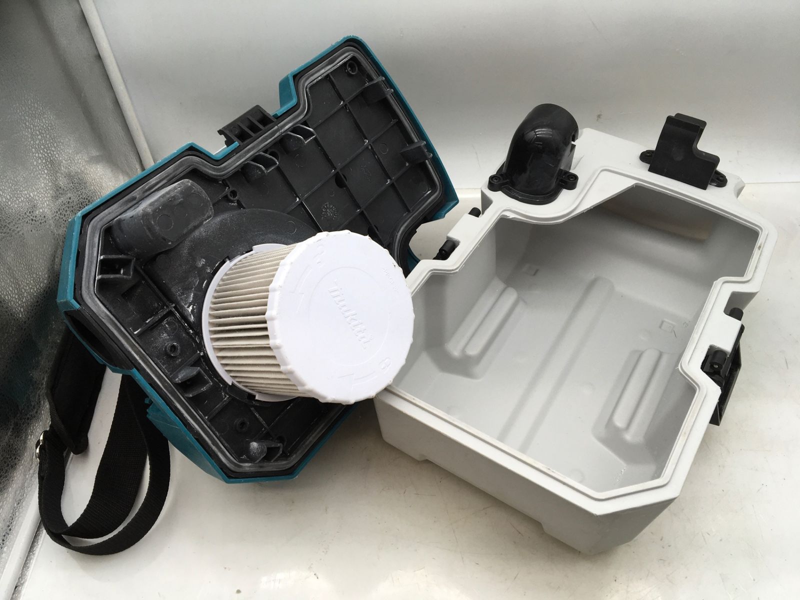Makita|マキタ 充電式集じん機乾湿両用本体のみ