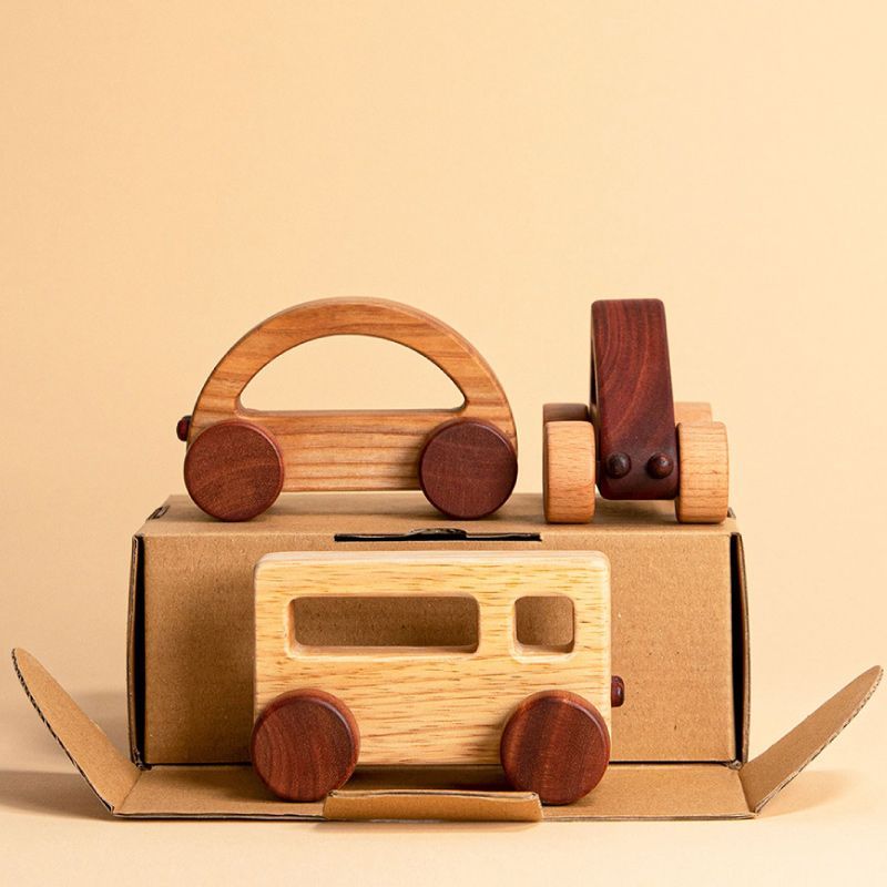 赤ちゃん おもちゃ 6ヶ月 0歳 おもちゃ 車 木のおもちゃ 名前入り