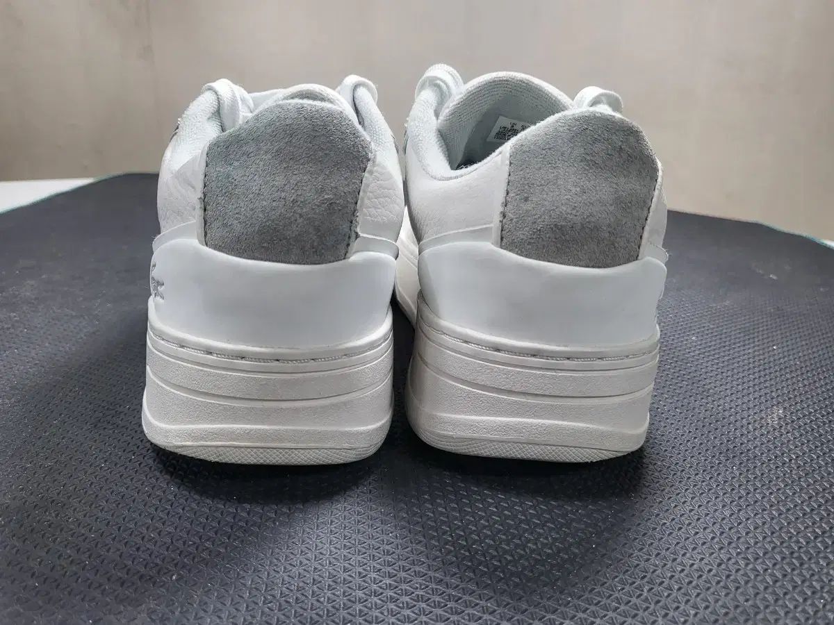 テニスシューズ