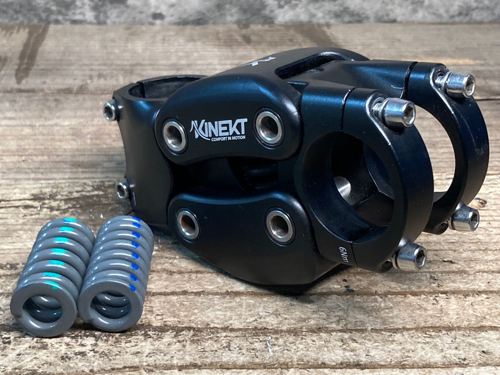 JJ117 KINEKT アクティブサスペンションステム 90mm Φ31.8