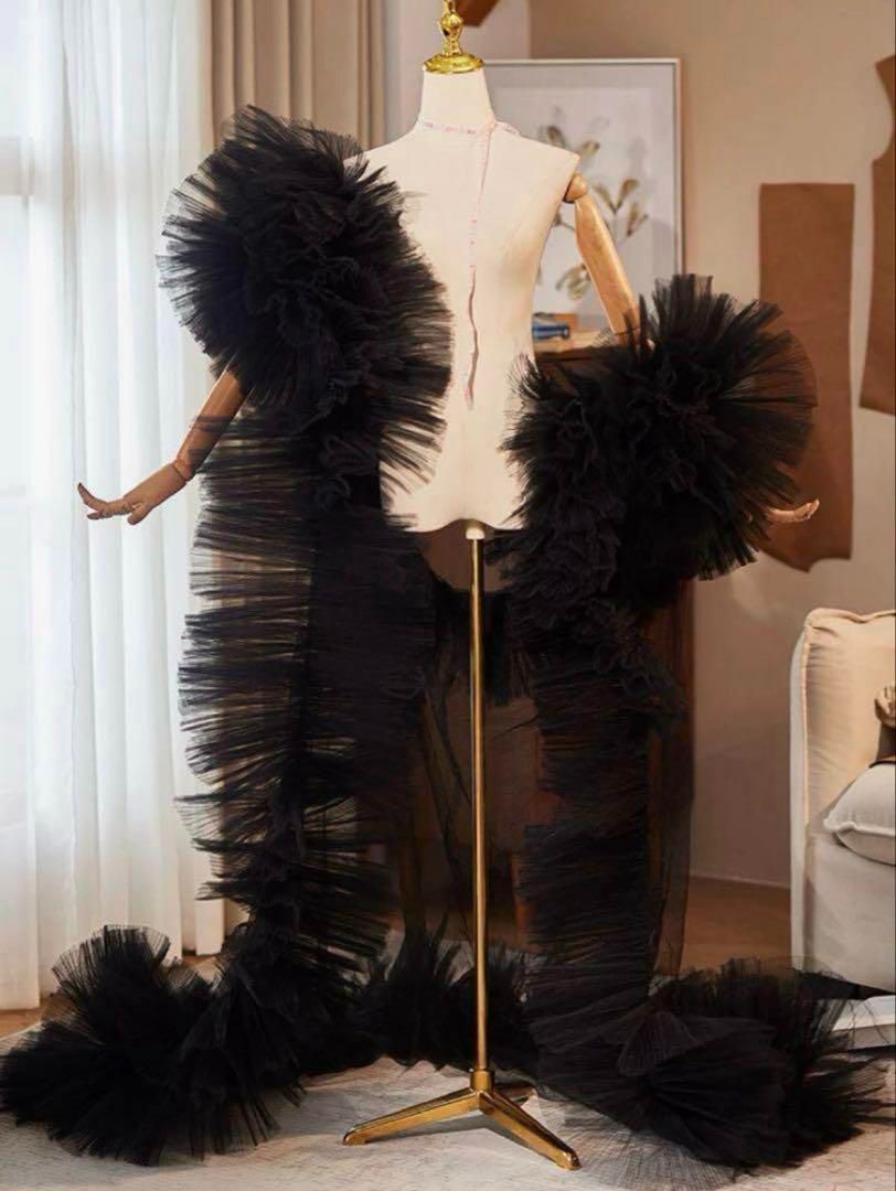 フリルスリーブのゴージャスなロングショール ブラック