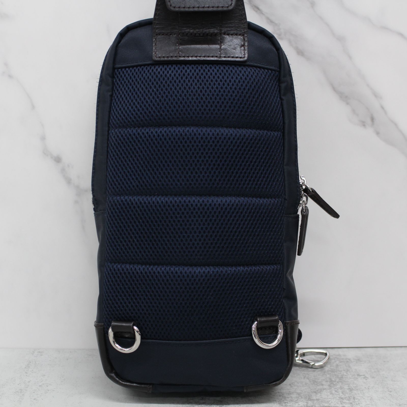 S024)【美品】BLACK LABEL CRESTBRIDGE ボディバッグ ネイビー