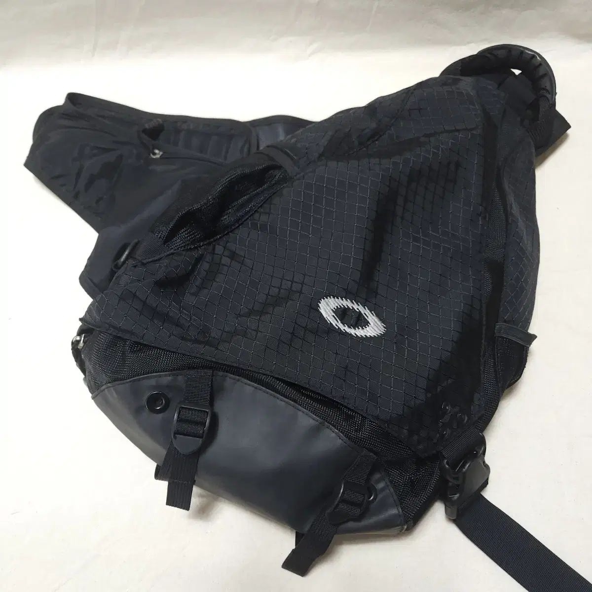OS 2000s OAKLEY オークリー ブラック アーカイブ スリングバッグ