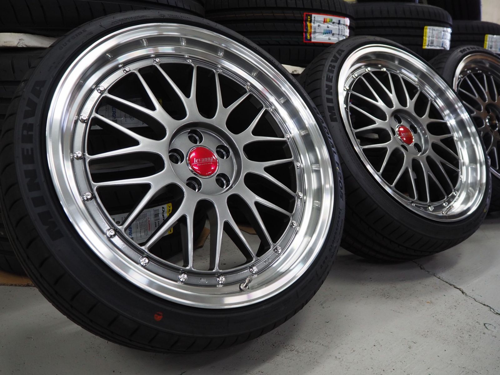 カスタムサイズ 深リム メッシュ levanna V10-EX 19inch 8.5J 5H100 + 