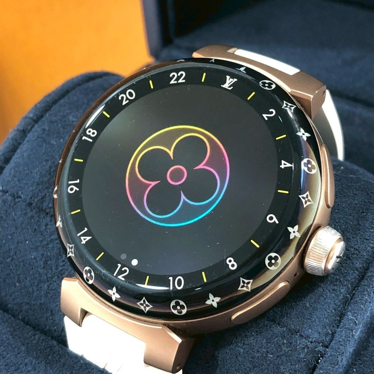 激 品!! Louis Vuitton ルイヴィトン タンブール ホライゾン ライトアップ マットブラウン ホワイト ラバーベルト QAD02Z スマートウォッチ ウェアラブルウォッチ 時計 モノグラム