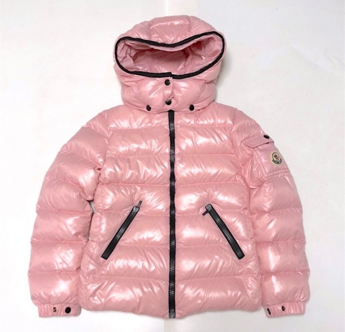 定価 ¥ 123 200 使用たった1回のみ です 現行モデル MONCLER モンクレール ダウンジャケット 8A|130 ピンク フード付 キッズ アウター 2A48