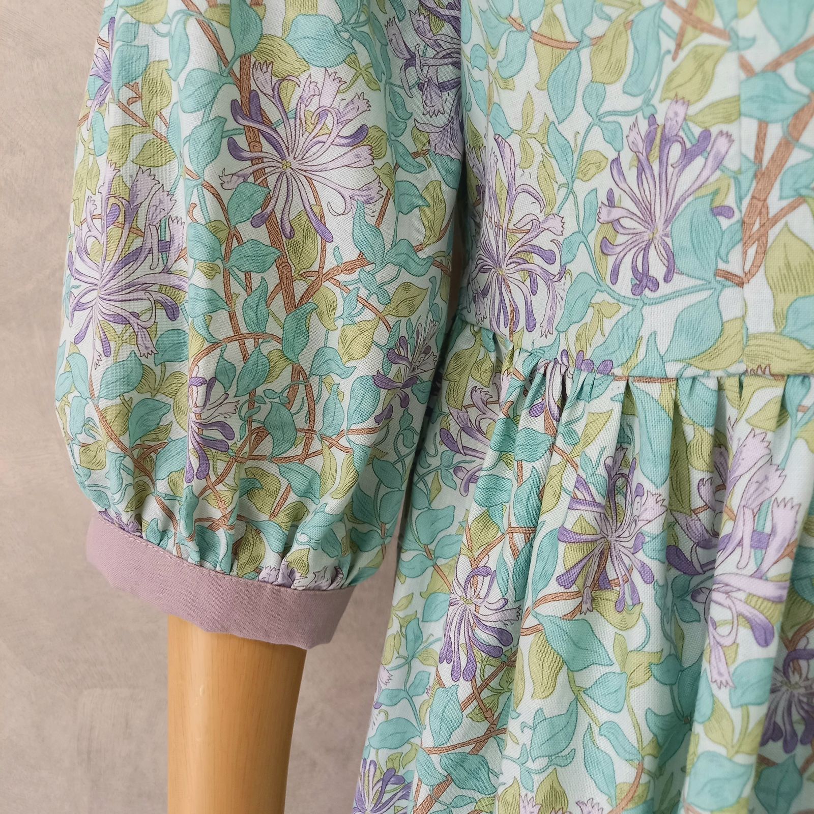 ウィリアムモリス꧂ハニーサックル柄 襟付き配色ワンピース【アネモネ