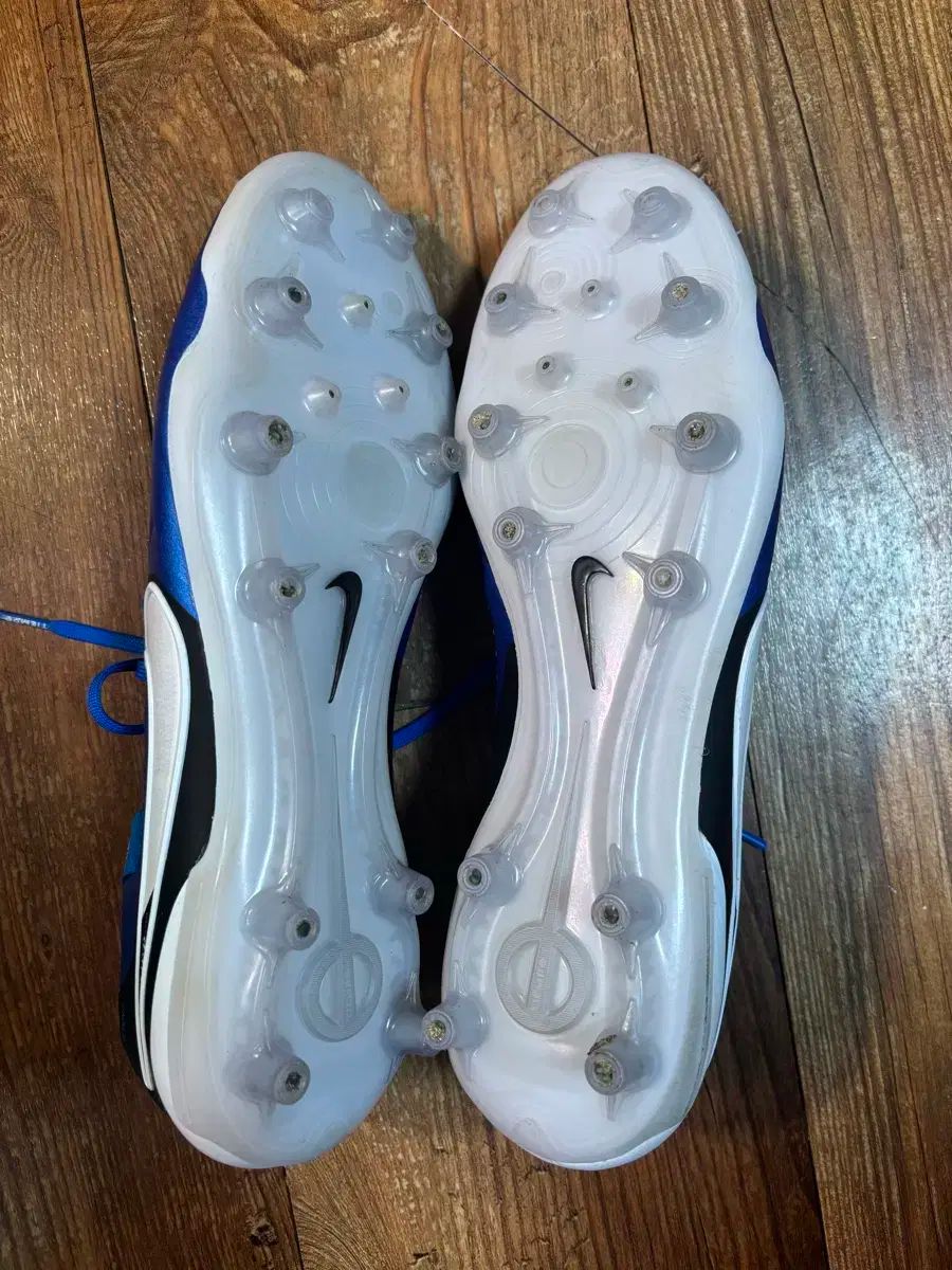 ♠ NIKE