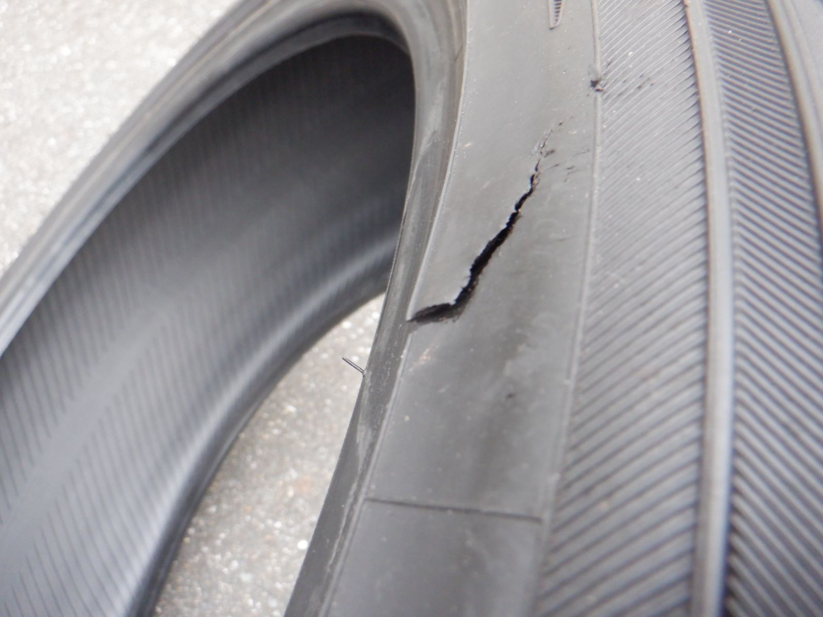 自信のある バリ山 215 45R18 ２本 ヨコハマ AVIDエンビガー ノア ヴォクシー レガシィ エクシーガ マツダ３ アクセラ ボルボC30等に