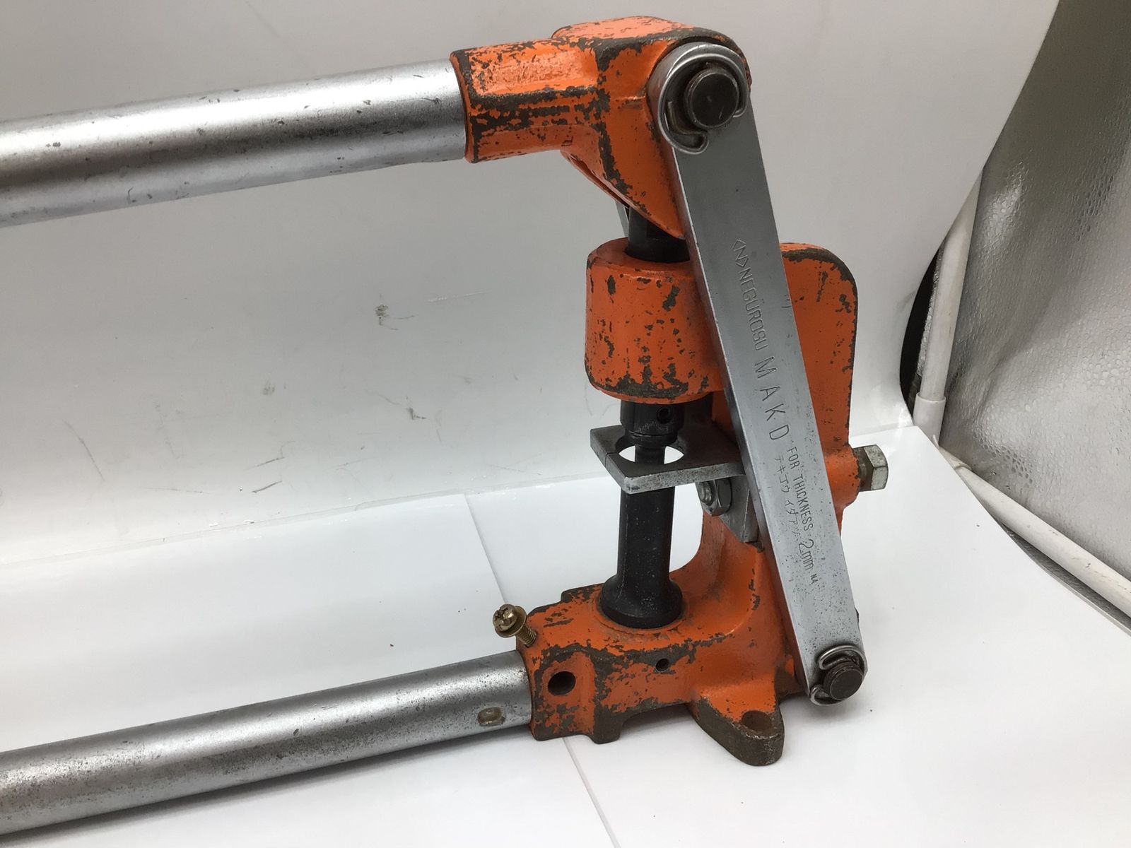 ダクター穴あけ工具