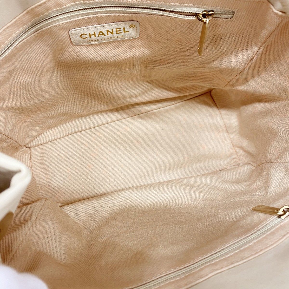 ベージュ ゴールド金具