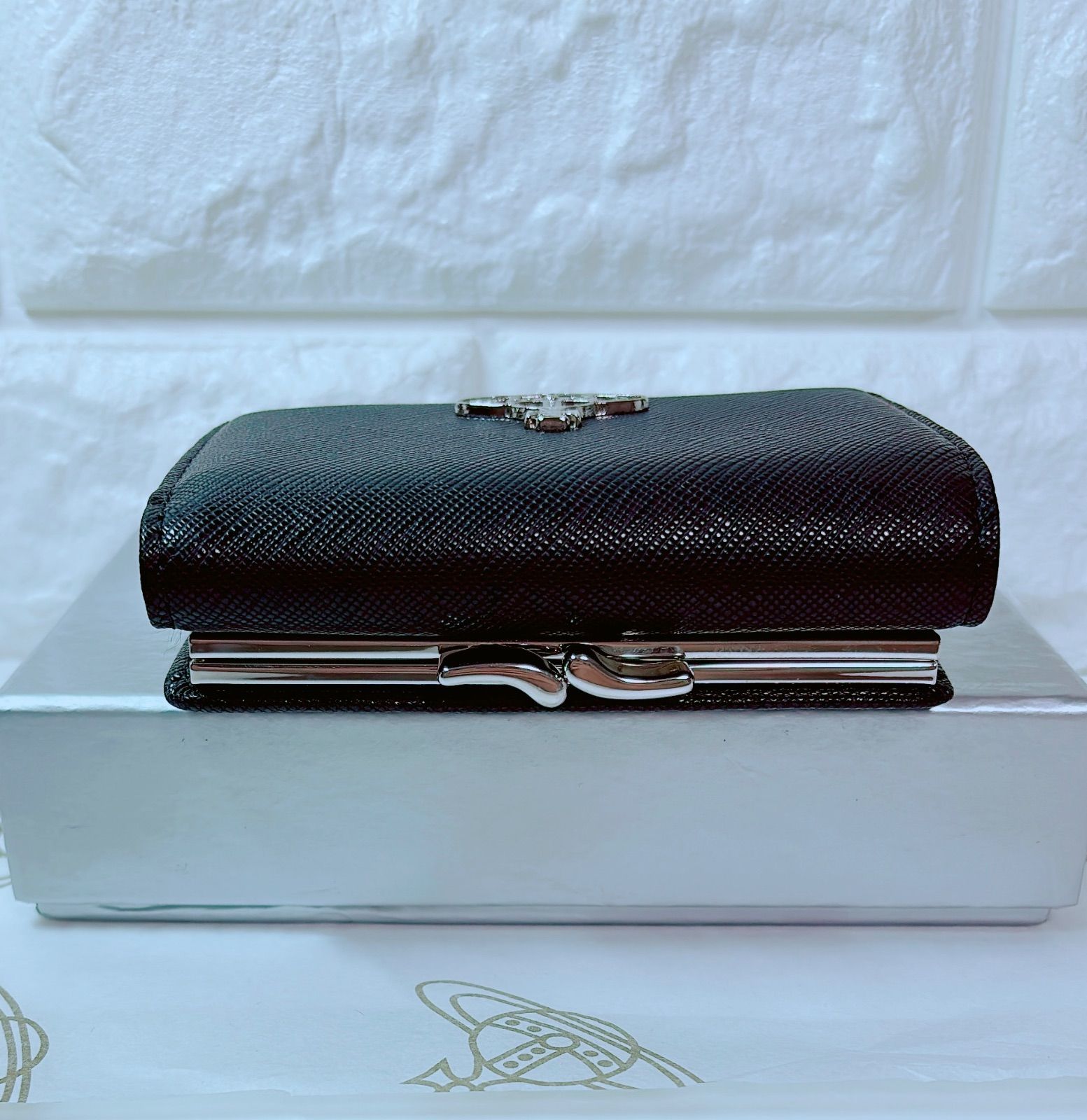 【ショッパー付き】新品 ヴィヴィアン・ウエストウッド　三つ折り財布 グレー ショッパー付き】新品 ヴィヴィアン・ウエストウッド 三つ折り