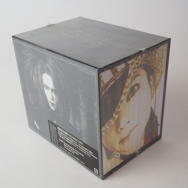 ３０ｔｈ　Ａｎｎｉｖｅｒｓａｒｙ　ＴＨＥ　ＰＥＲＦＥＣＴ　ＳＩＮＧＬＥＳ　ＢＯＸ（ＤＶＤ付） PERFECT SINGLE BOX (DVD付)(品) Amazon.co.jp: 30th Anniversary THE