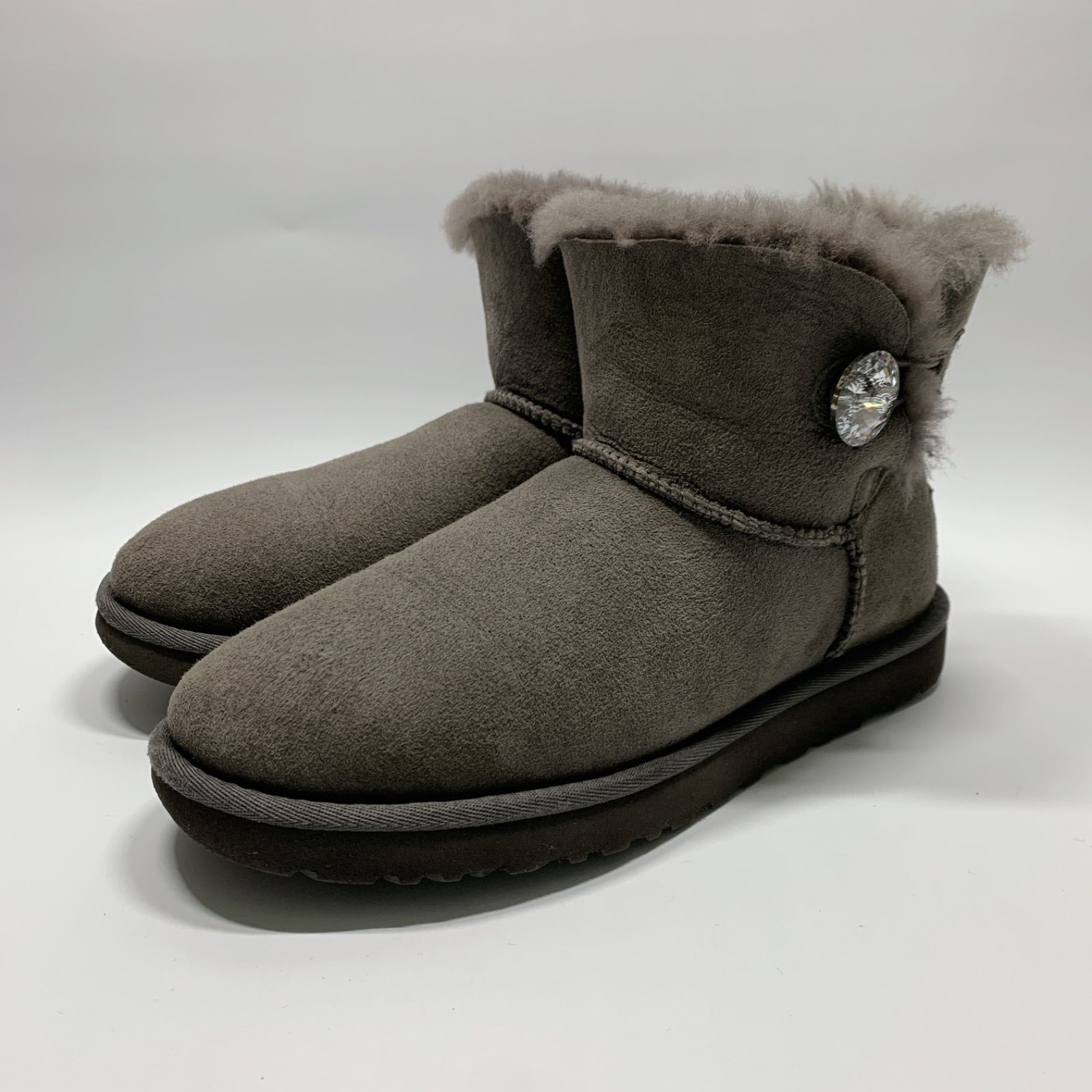 【美品】UGG × スワロフスキー ムートン ブーツ 未使用極美品】UGG アグ スワロフスキー グレー 星座 ムートンブーツ