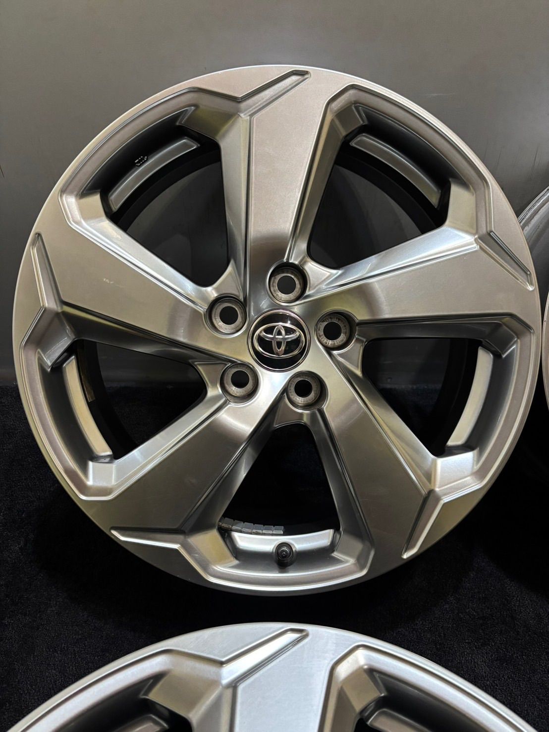 トヨタ RAV4 Gグレード 純正 18インチ 7J 35 114.3 5H アルミホイール 4本 ハリアー NX 1-K348