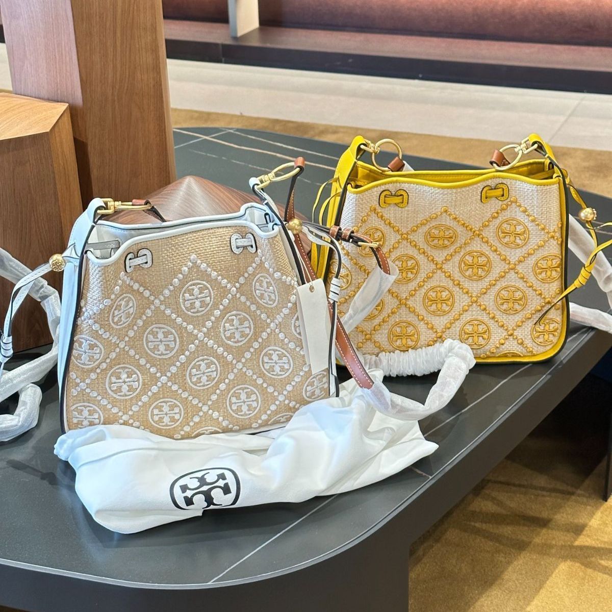 トリーバーチ TORY BURCH Tモノグラム ラフィア クレッセントバッグ ショルダーバッグ 肩掛け バッグ レディース 並行輸入品 P1194  - メルカリ