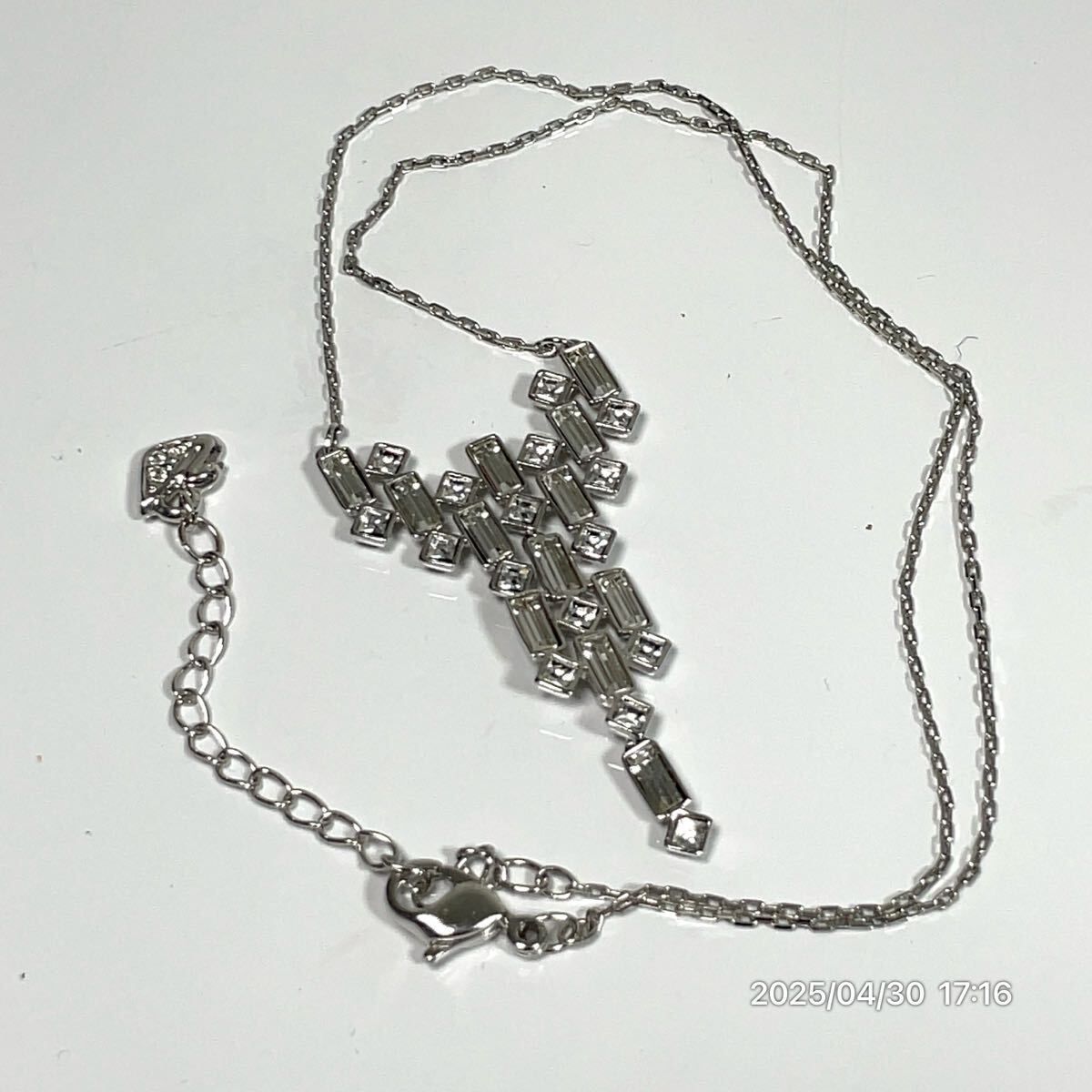美品 SWAROVSKI スワロフスキー V字系 クリスタル ライン