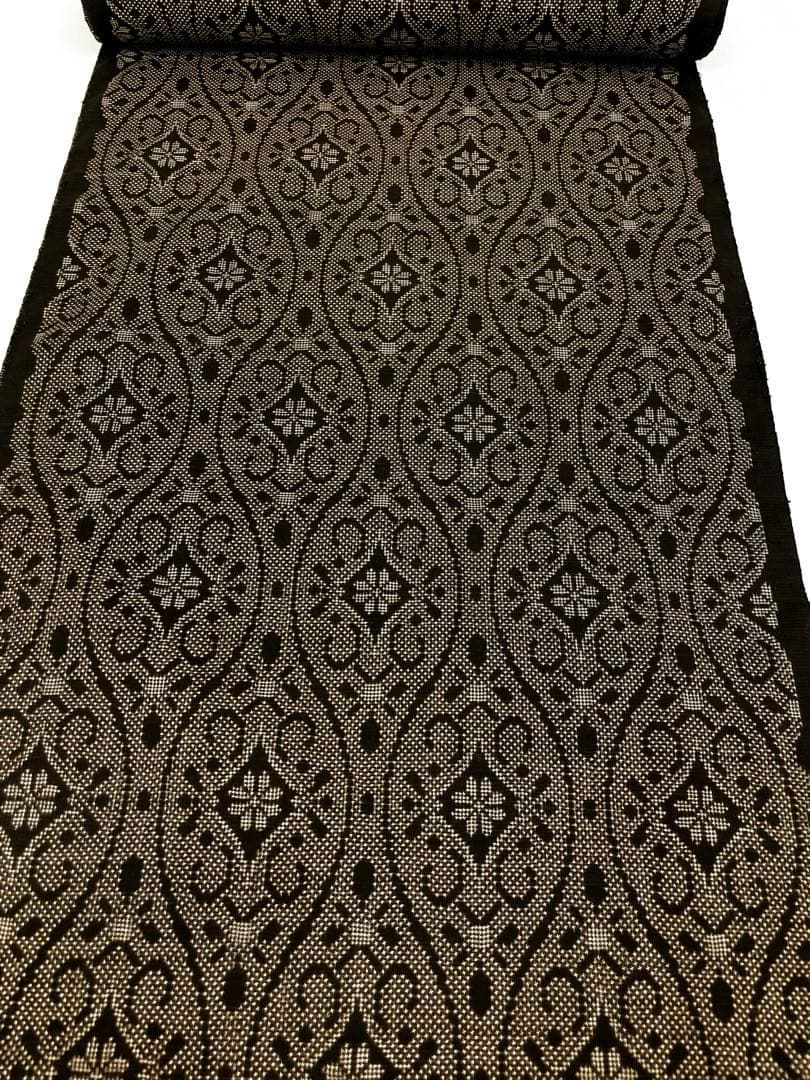 本場奄美大島紬 古代染色 純泥染 通産大臣指定伝統的工芸品正絹 飛び柄 反物 本場奄美大島紬 通産大臣指定伝統的工芸品 古代染色純泥染 森山絹織物