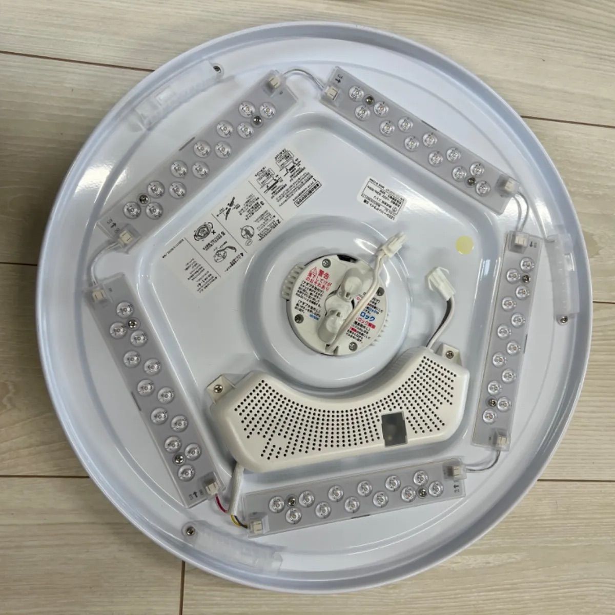 ニトリ　LEDシーリングライト 8380174 【4個】　付属リモコン3個 ニトリ LEDシーリングライト 8畳 8380174 リモコンなし - メルカリ