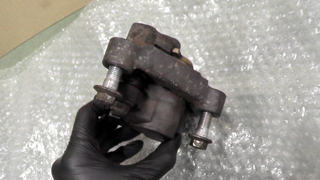 マジェスティ250 SG20J-011xxx の Fブレーキキャリパー:#1722991930