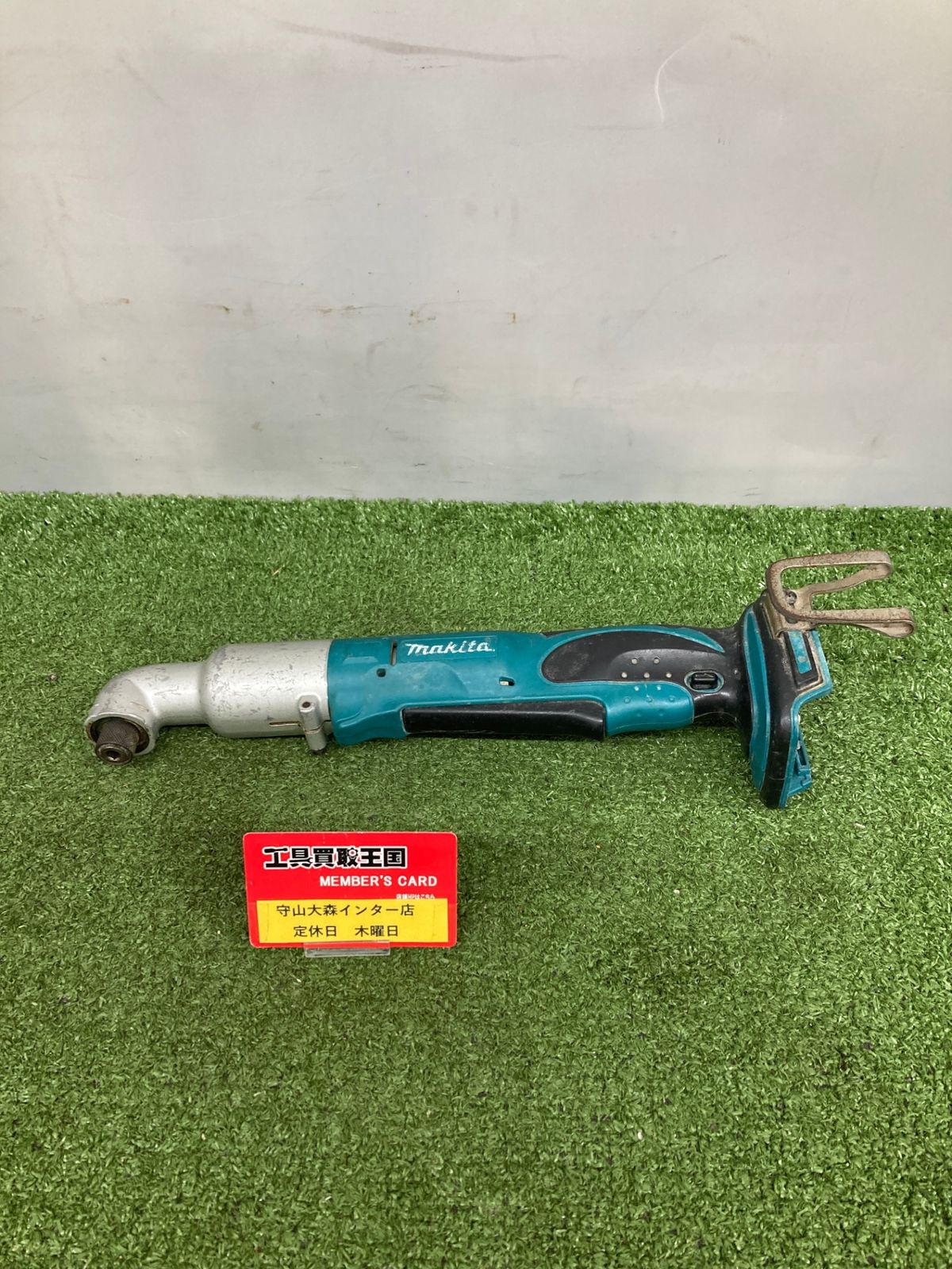 makita マキタ M695D インパクトドライバ 中古品 14.4V バッテリー×3