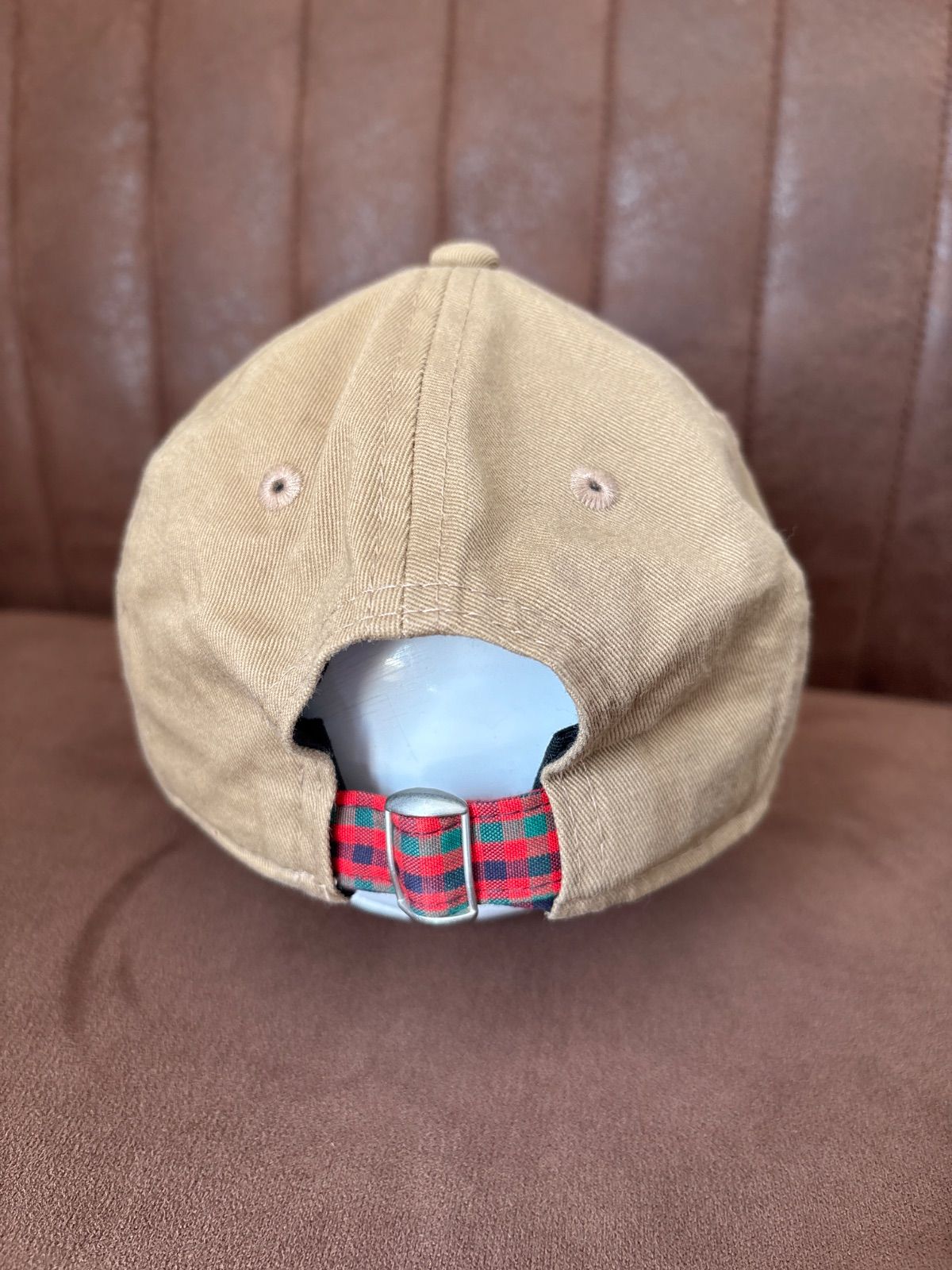 新品タグ付き。ニューエラ✖️ファミリア キャップ ベージュ キッズ