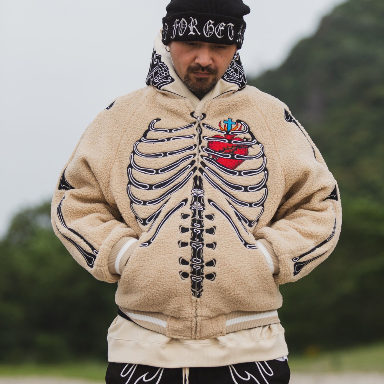 MAYO BONES EMBROIDERY REVERSIBLE BOMBER JACKET - BEIGE × BLACK