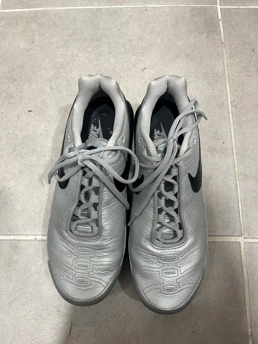 ナイキ エアマックス プラス TNPO ウルフ グレー アンド ブラック