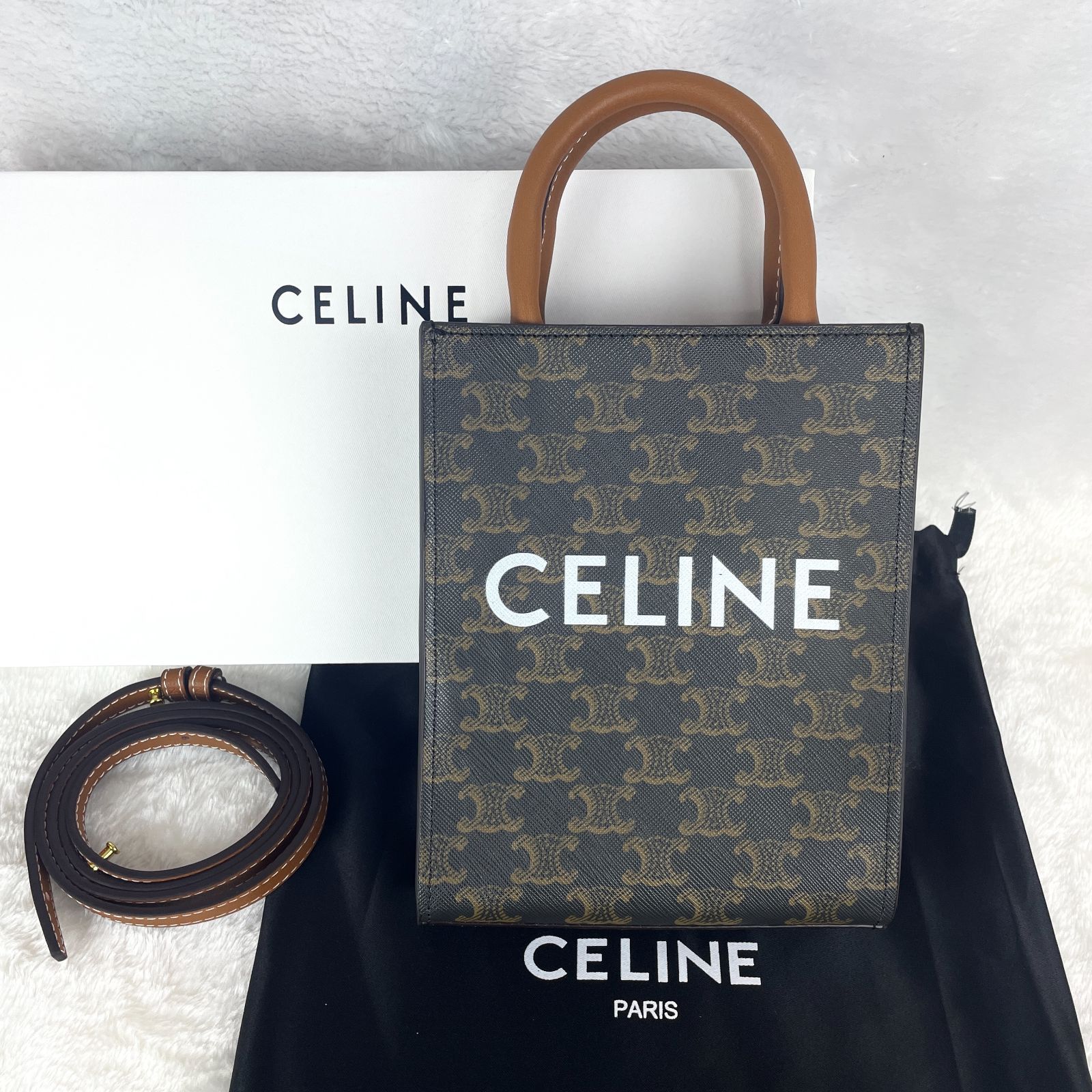 セリーヌ ミニバーティカルカバ トリオンフ CELINE 箱付き - メルカリ