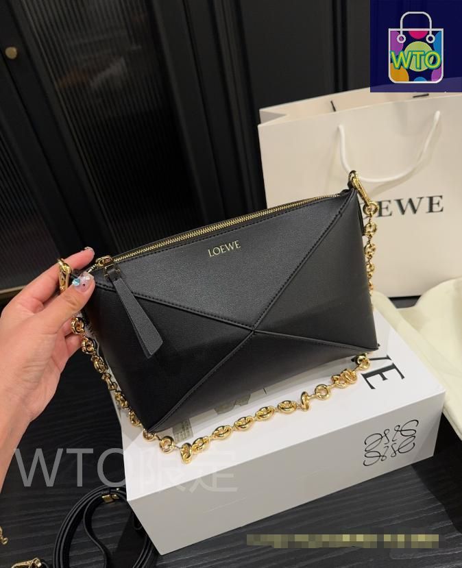 LOEWE チェーンショルダーバッグ