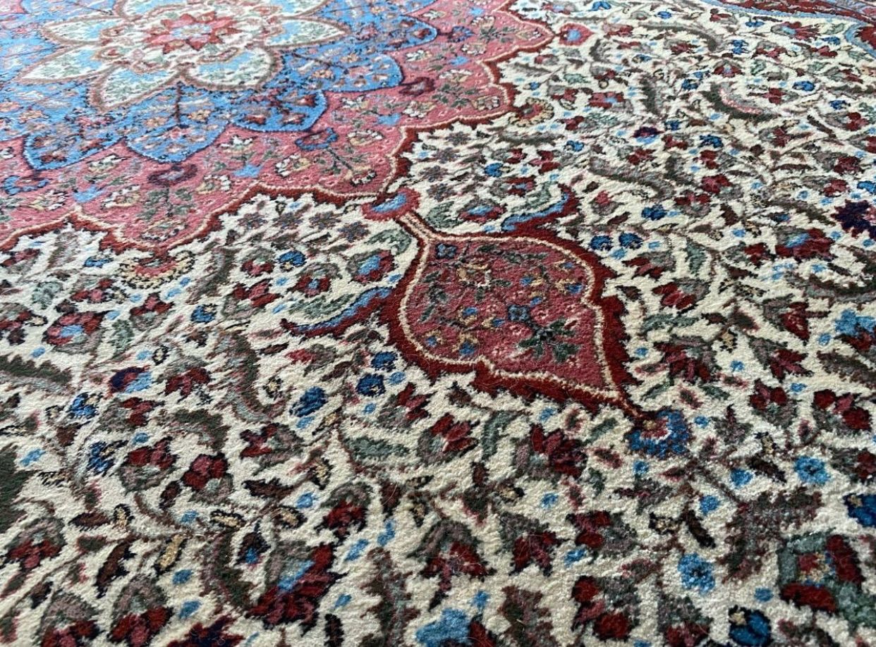 ヘレケ絨毯カイセリ絨毯に並ぶトルコ有名産地厚みがありペルシャ絨毯に負けない豪華さと織と模様