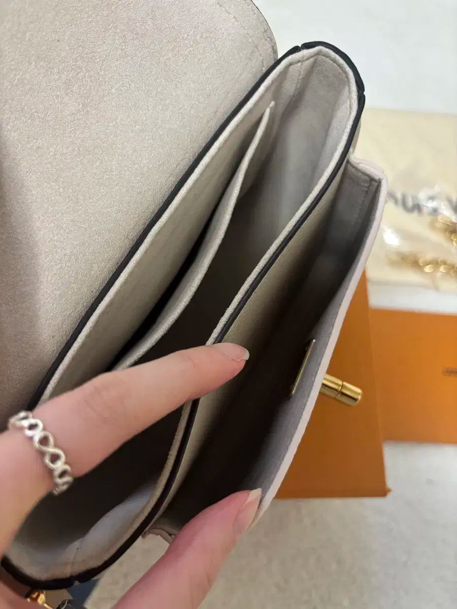 ルイヴィトン ロックミーテンダー グレージュ 正規品) ルイ・ヴィトン ロック・ミー・テンダー グレージュカラー