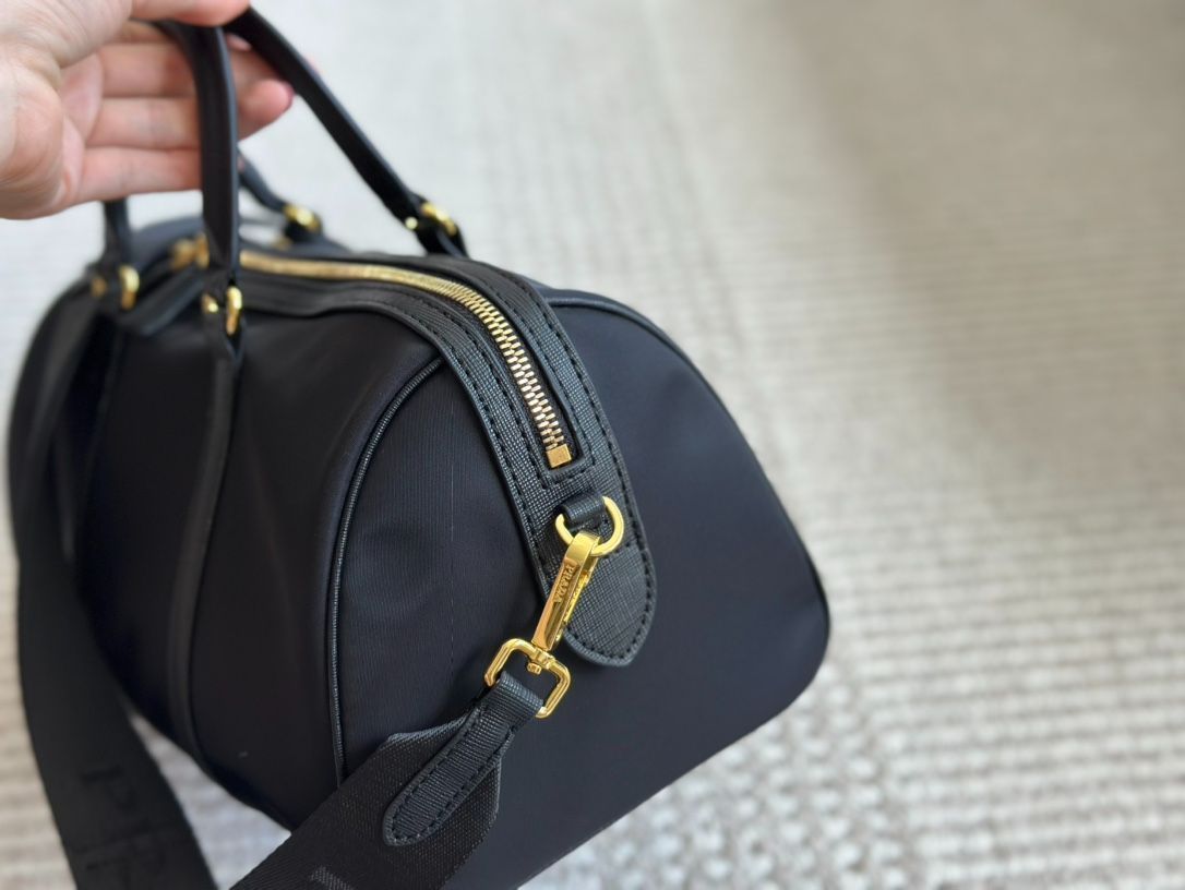 ● PRADAキャンバス|枕バッグ|ハンドバッグ