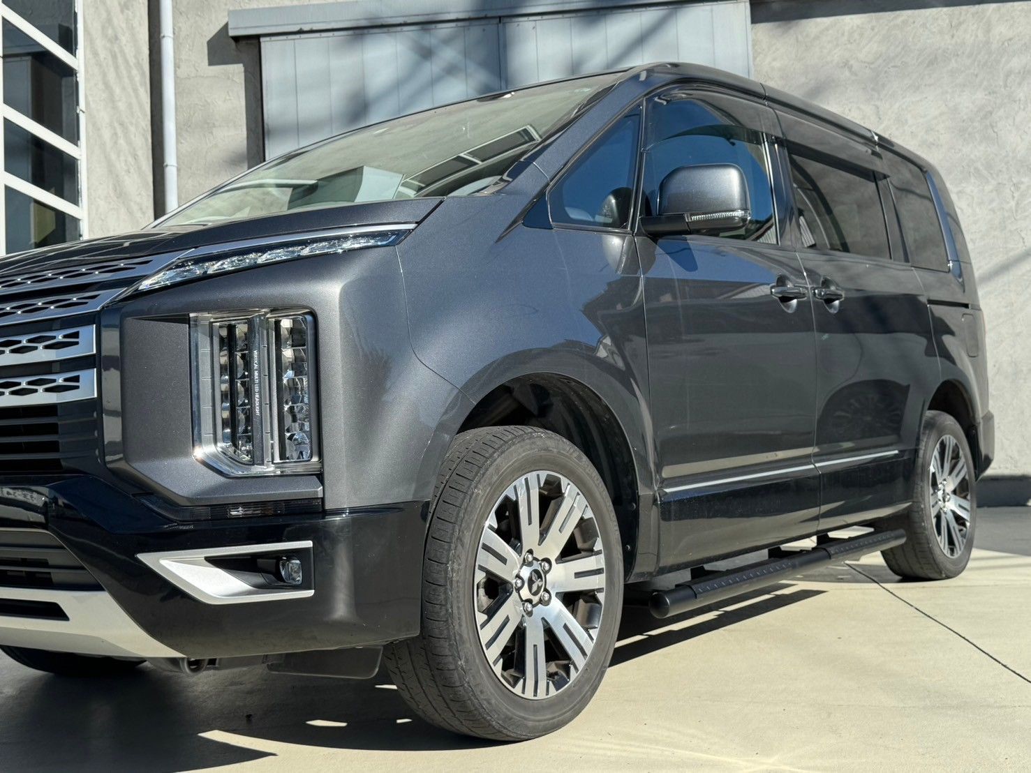 三菱 デリカ D5 新型 旧型 オフロード サイドステップ ブラック