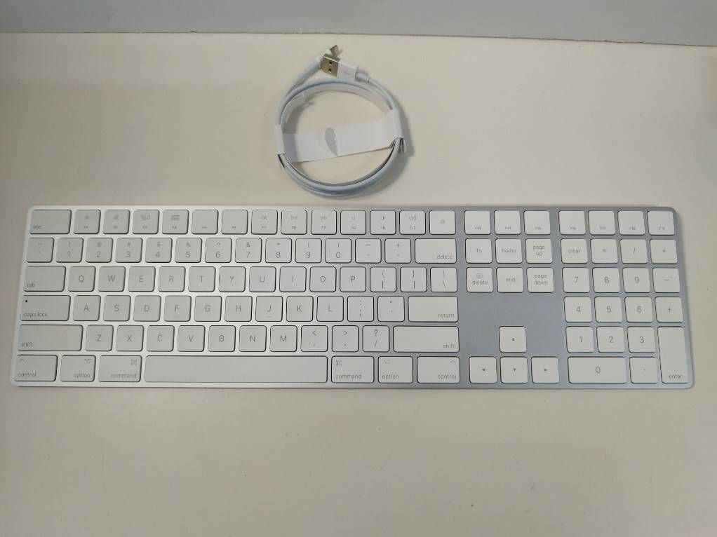 Apple Magic Keyboard テンキー付き JIS Space Gray スペースグレイ