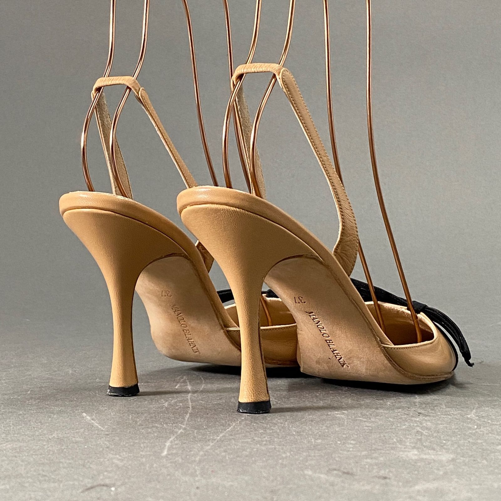 1L7 MANOLO BLAHNIK マノロ ブラニク ヒールパンプス 37 ベージュ 