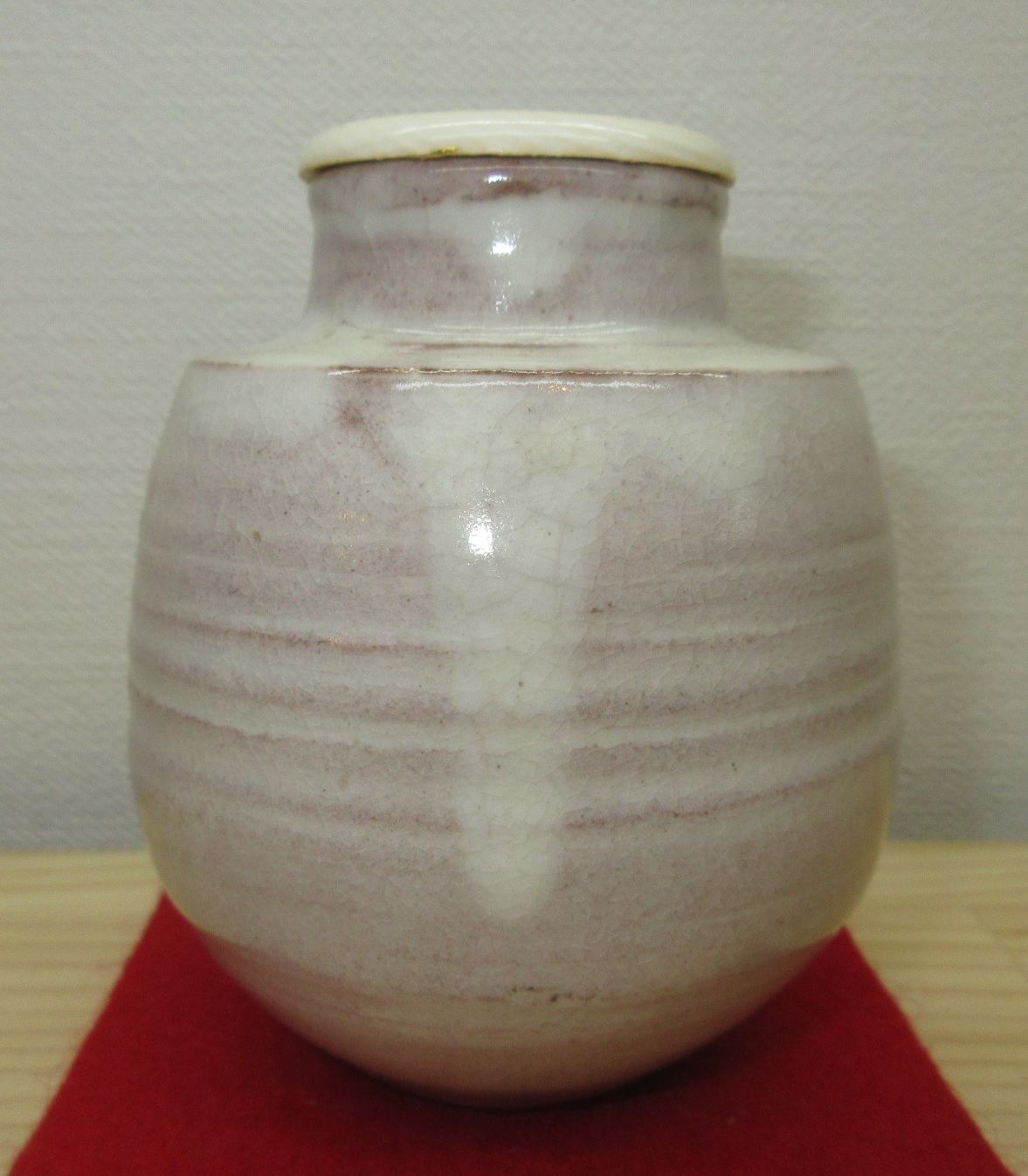 送料込【逢絢亭】茶道具 茶入 萩焼 伝統的な蓋 仕覆付 大野瑞峰 共箱入り 逢絢亭】茶道具 茶入 萩焼 伝統的な蓋 仕覆付 大野瑞峰