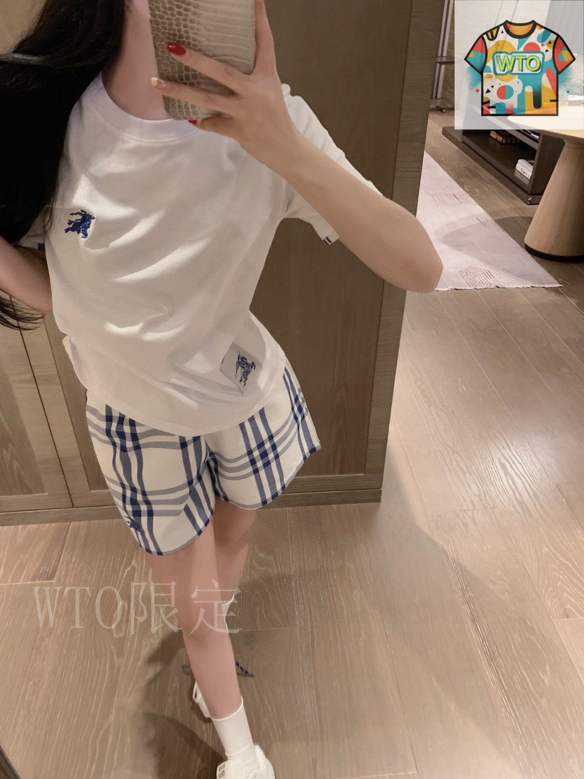 今日特価】Burberry Embroidered Logo Top & Check Shorts Set