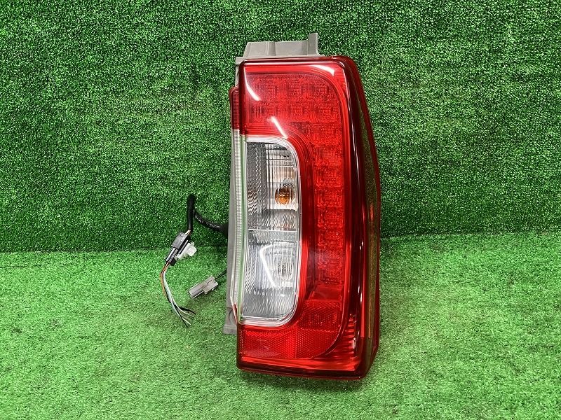 タント LA610S 右テールランプ テールライト ウェルカムシートX SA2 コイト 220-51391 81551-B2350 R67