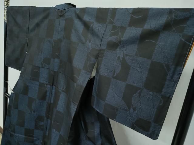 平和屋本店■極上　本場大島紬　市松草花文　逸品　未使用　CZAA2808s5 平和屋本店□極上 本場大島紬 市松草花文 逸品 未使用 CZAA2808s5