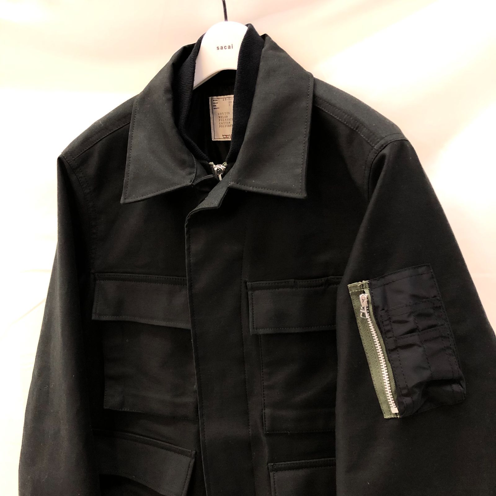 sacai 黒 サテン風 クロップドジャケット sacai 黒 サテン風 クロップドジャケット sacai 黒 サテン風